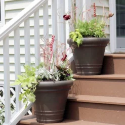 Sunnydaze Decor Sunnydaze Crozier Polyresin Outdoor/Indoor Heavy-Duty Double-Walled Fade-Resistant Flower Pot Planter - 16" Diameter - Rust